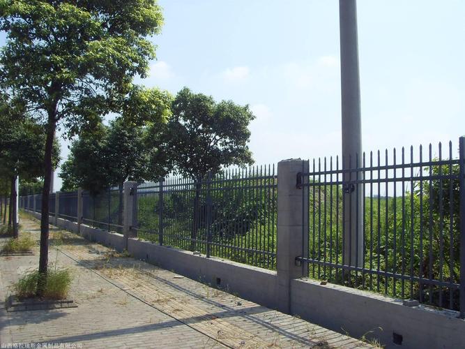 长治沁源围墙护栏 黑色锌钢护栏 1.5米高锌钢护栏厂家直销
